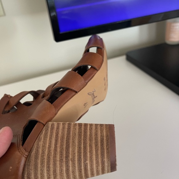 Zodiac brown leather sandals size 6.5. - Picture 7 of 13